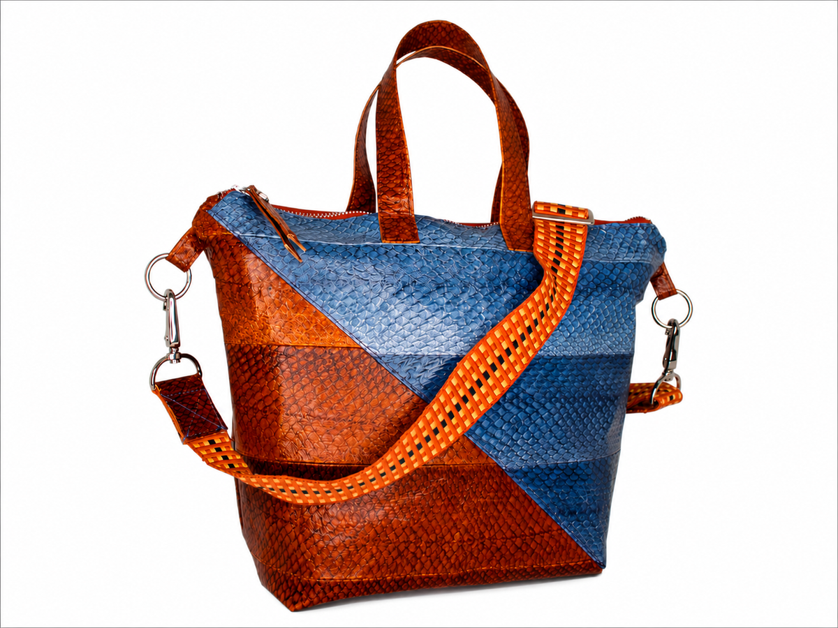 Handgefertigte Tasche von Sabine Greim Design aus verschiedenen Materialien